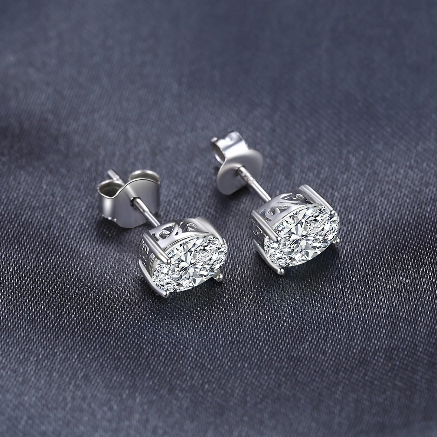 Evaloir Radiant Oval-Cut Studs